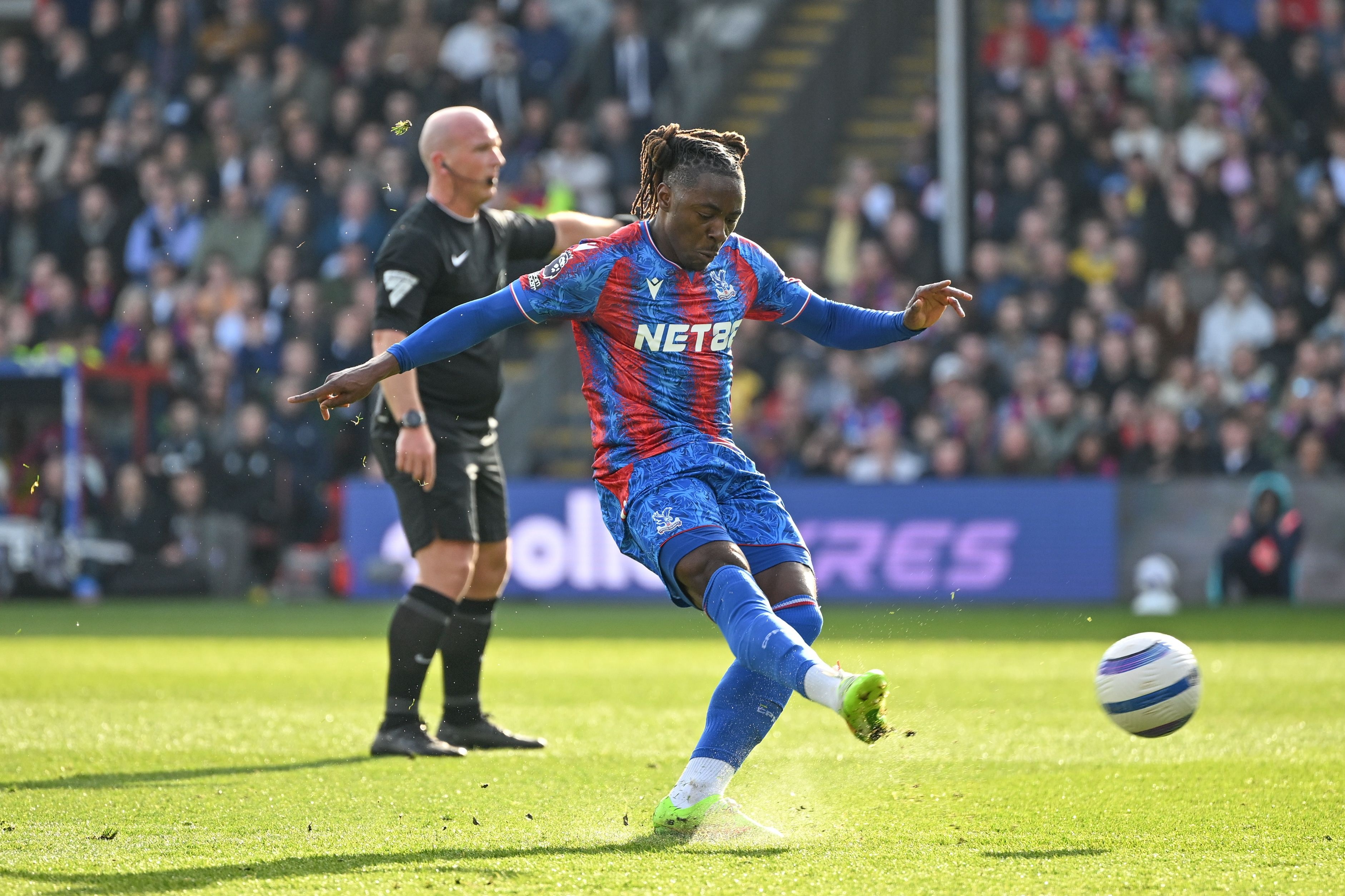 电子竞技-德天空：热刺与水晶宫深入商谈埃泽转会，各方对完成交易感到乐观