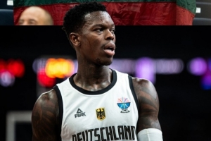 官方网站-抵制种族歧视！昨日比赛众多球迷举牌支持施罗德