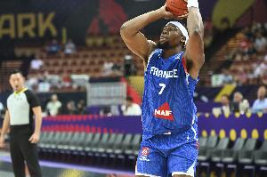 九游网页版-炸裂输出！亚布塞莱20中12轰全场最高36分外加6板 三分12中6