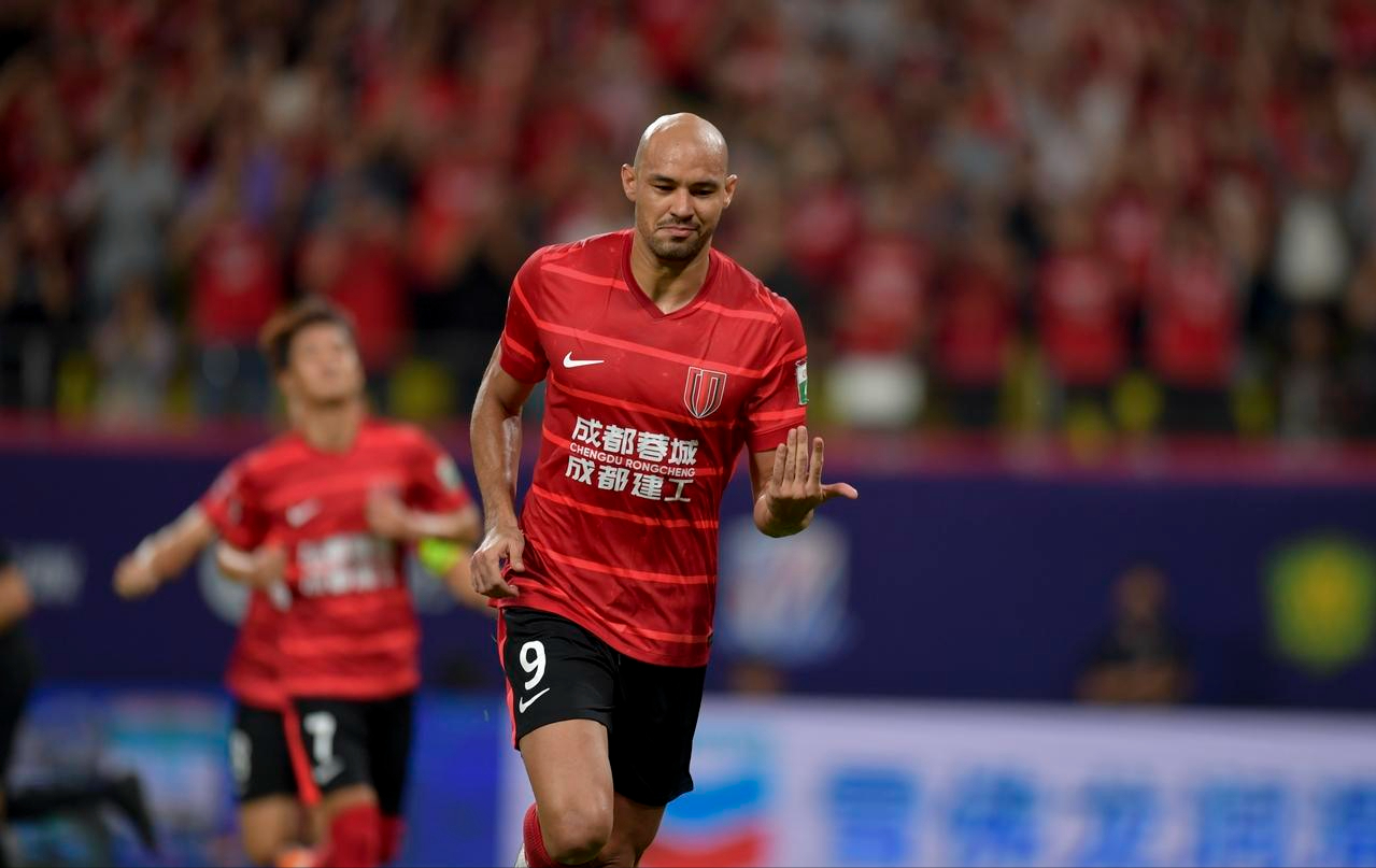 九游娱乐赛事直播-4-1，从第4到第1！成都蓉城狂胜海港，30分钟3球，海港被打懵