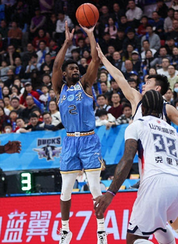 九游官网登录-高昂买断费+大合同！北京首钢签约新外援内幕，许利民挑了一个月