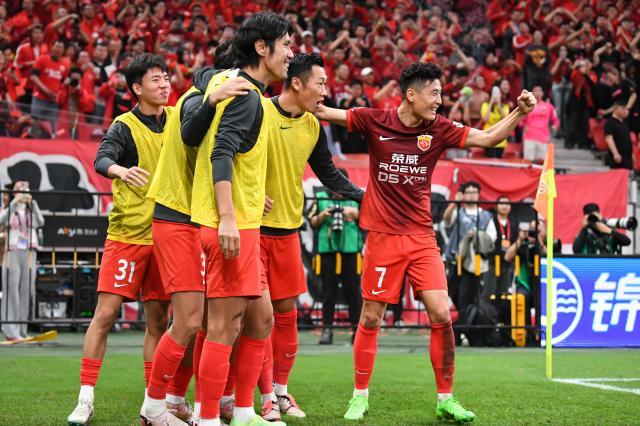 真人娱乐-回顾2024中超争冠战：领头羊换5次 曾各领跑14轮