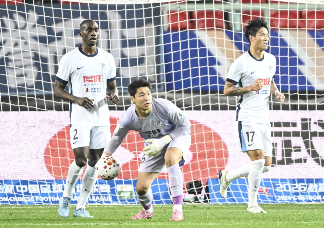 九游官网登录-2连败丢9球 中超主场最疯狂球队噩梦开局 47岁主帅哽咽：责任在我